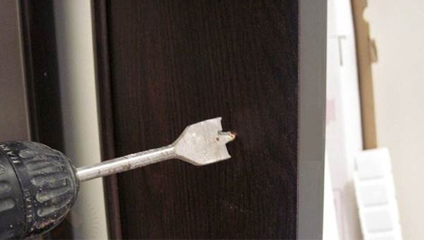 Как установить ручку на дверь