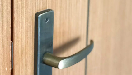 Что собой представляют ручки на вертикальной пластине?