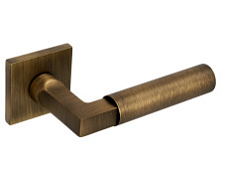Дверная ручка на розетке Extreza STEM-R15-F03 (STEM 135) матовая бронза